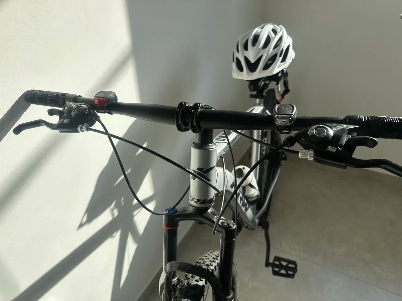 Vendo bicicleta MTB marca KSW, aro 29 - Foto 5