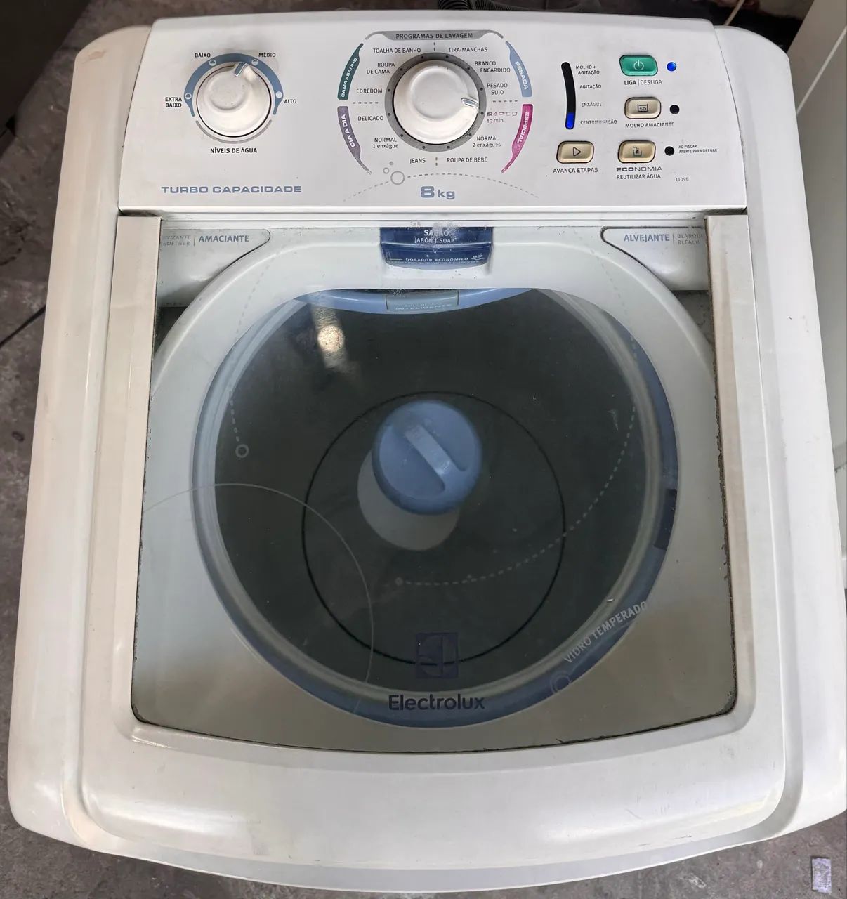 Máquina de lavar usada pequena funcionando perfeitamente 