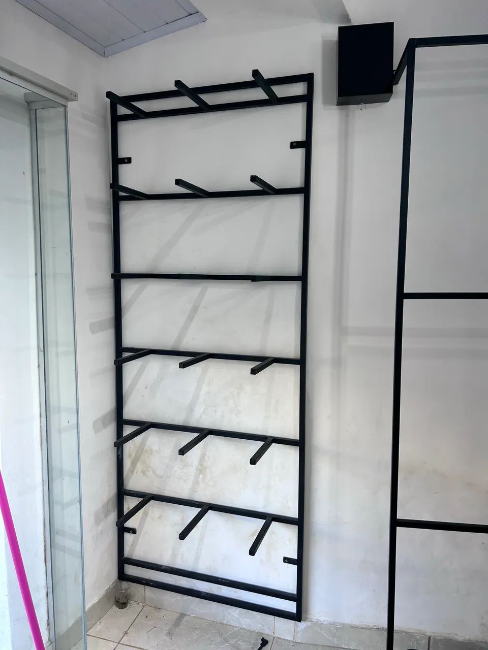 Arara em metalon para lingeries 