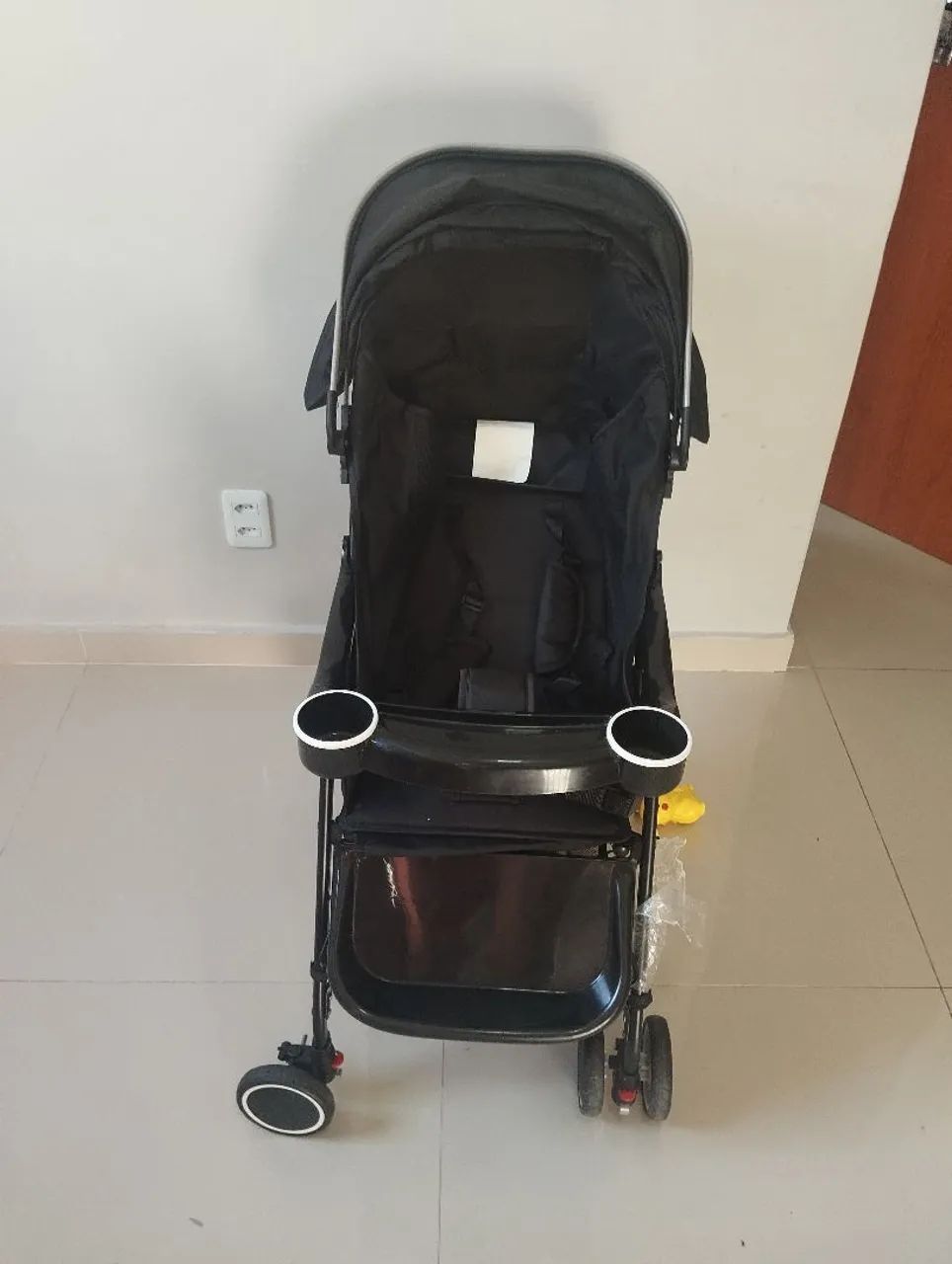 CARRINHO DE PASSEIO obs:barato pq ta sem a rodinha da frente