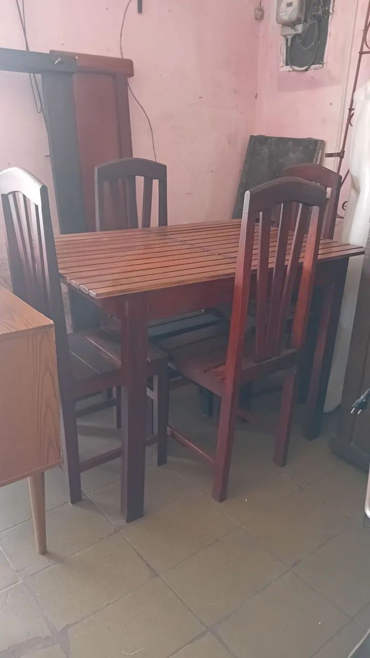 Mesa de madeira com 4 cadeiras - Foto 3