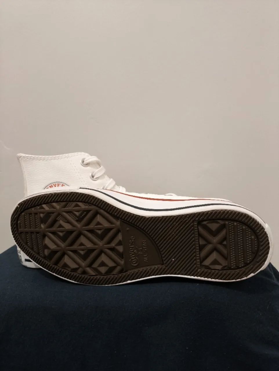 Converse Chuck Taylor All Star Cano Alto Branco de Couro Tam. 33 - Foto 4
