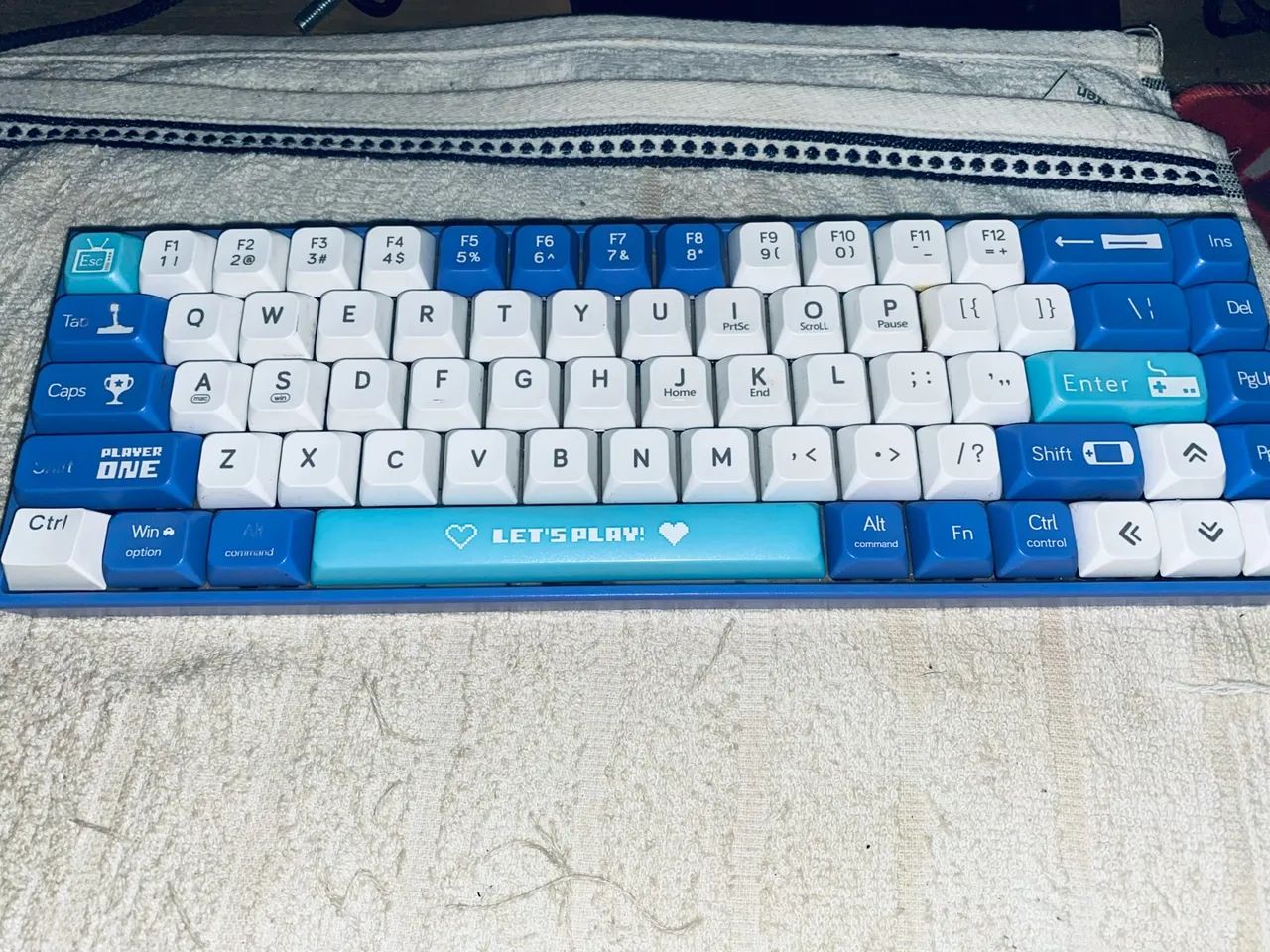 Teclado Ajazz ak680 Switch Vermelho
