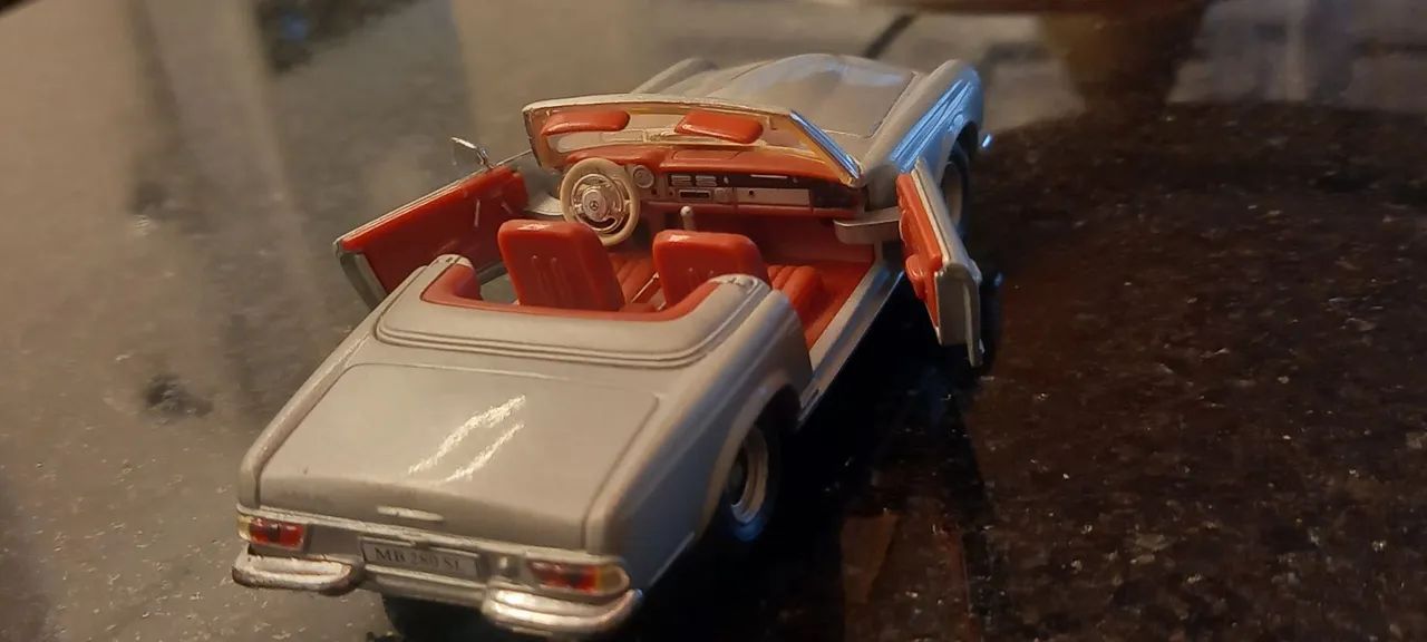 Miniatura Mercedes-Benz 280SL Pagode - Hobbies e coleções - Limão