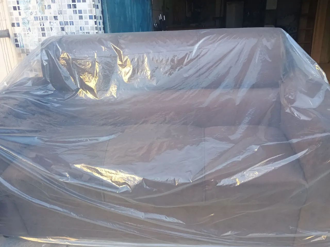 Vendo um sofá de 3 lugares novo  - Foto 2