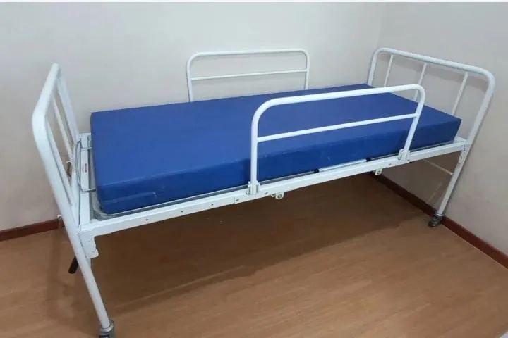 Cama Hospitalar Manual em Ótimo Estado - Foto 2