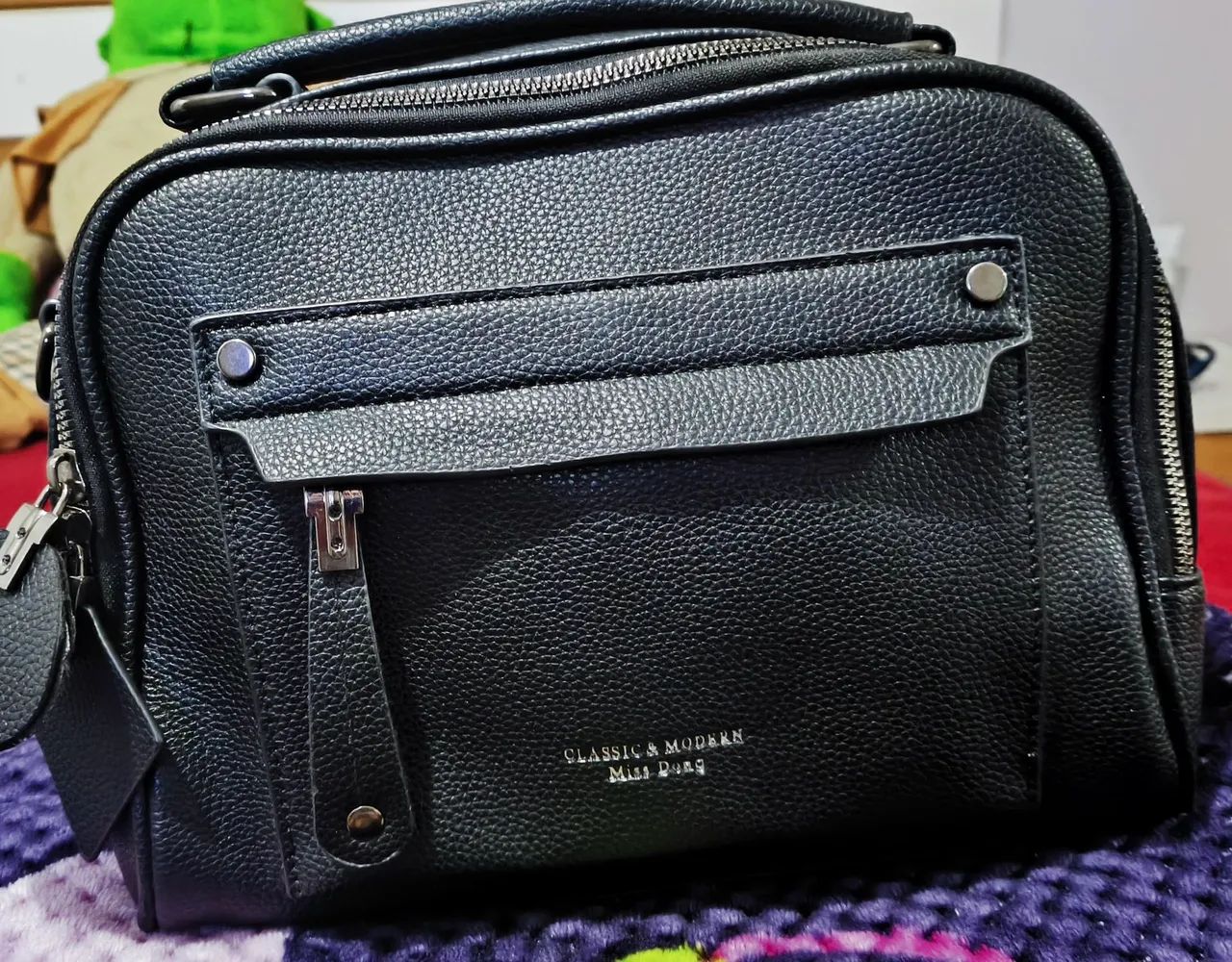 Vendo bolsa transversal preta