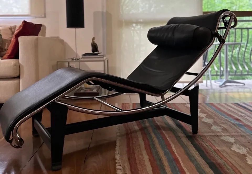 Chaise Longue LC4 estilo Le Corbusier - couro legítimo e aço cromado - Vintage