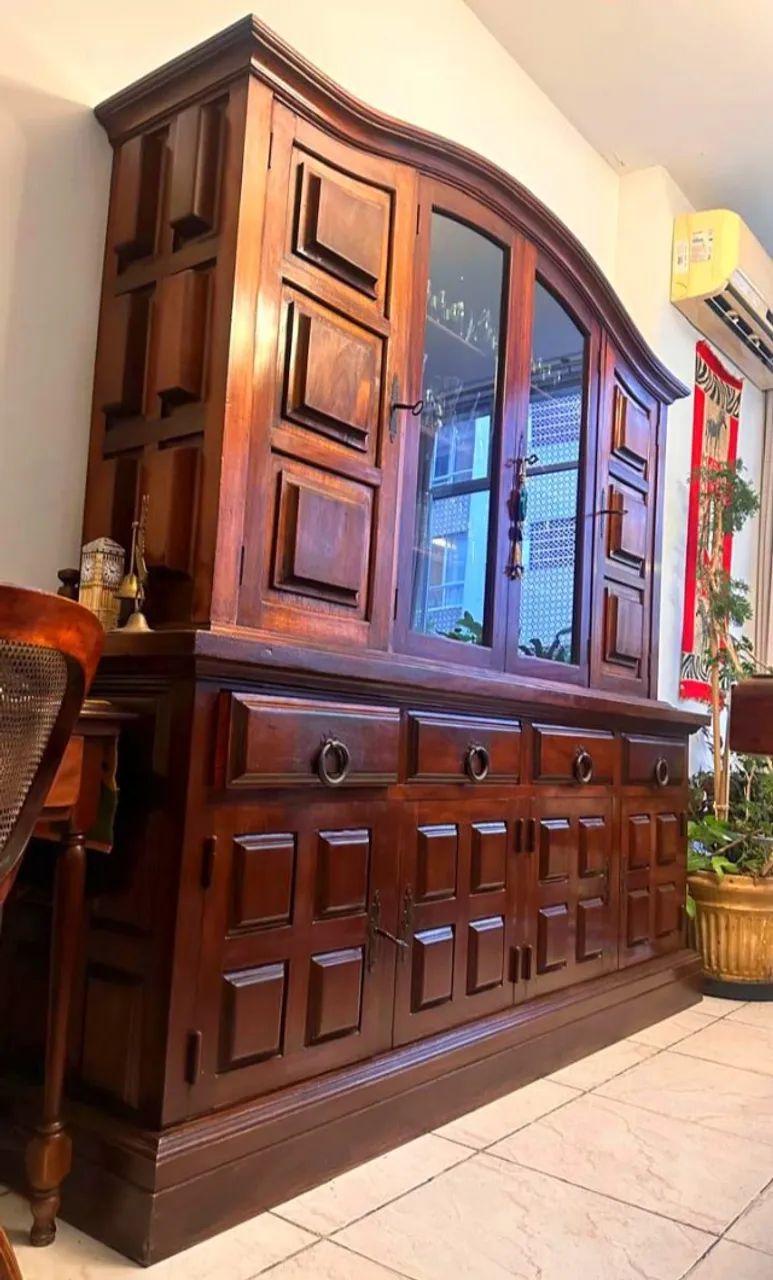 Cristaleira com buffet clássica de madeira macicça - Foto 2