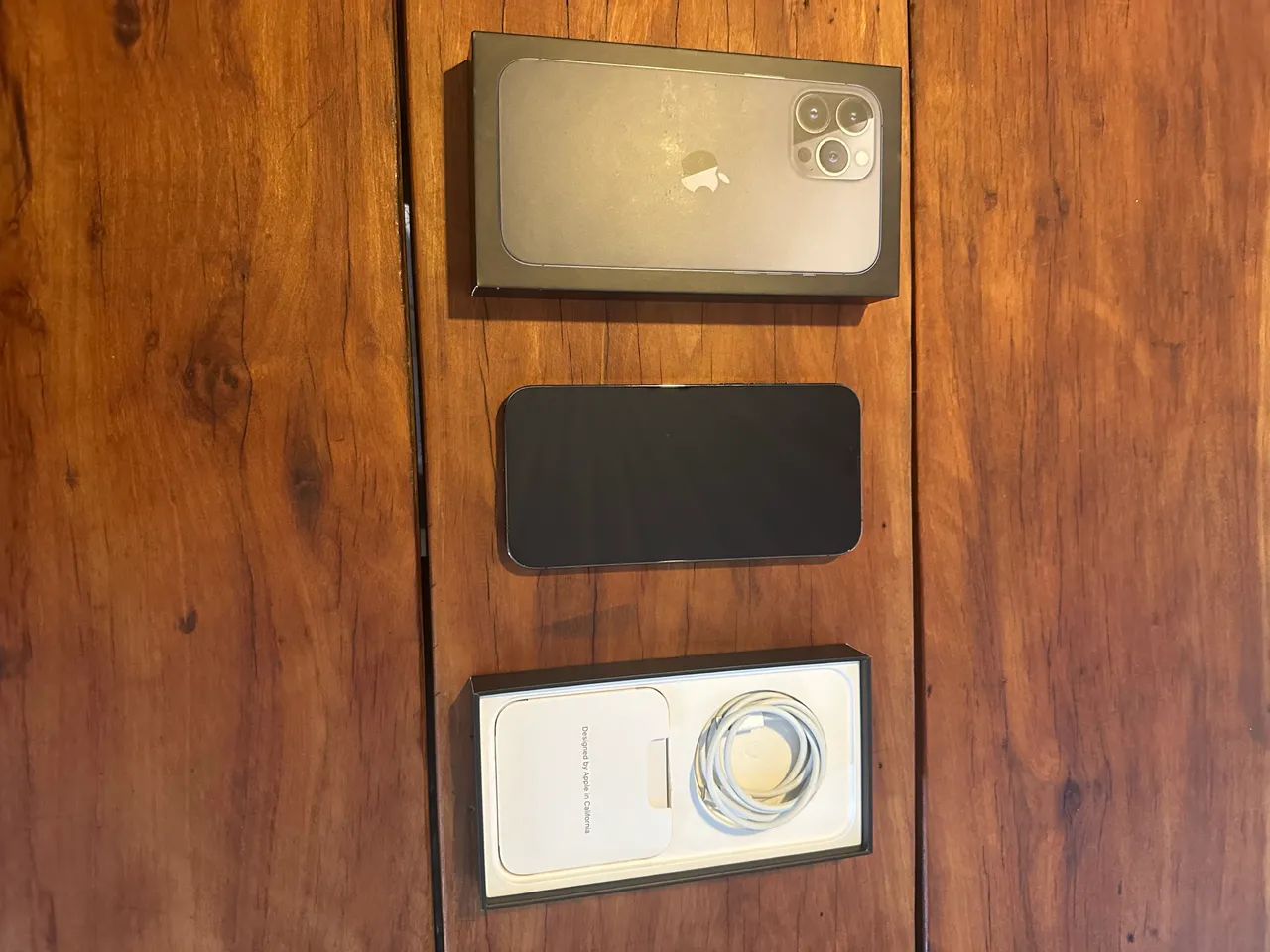 Caixa e IPhone 13 Pro Max 