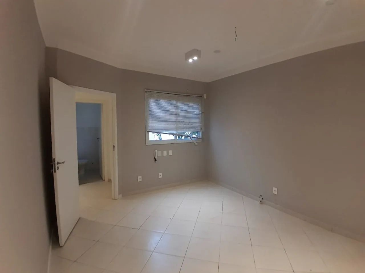 Sala comercial para locação, no Centro em Limeira/SP.