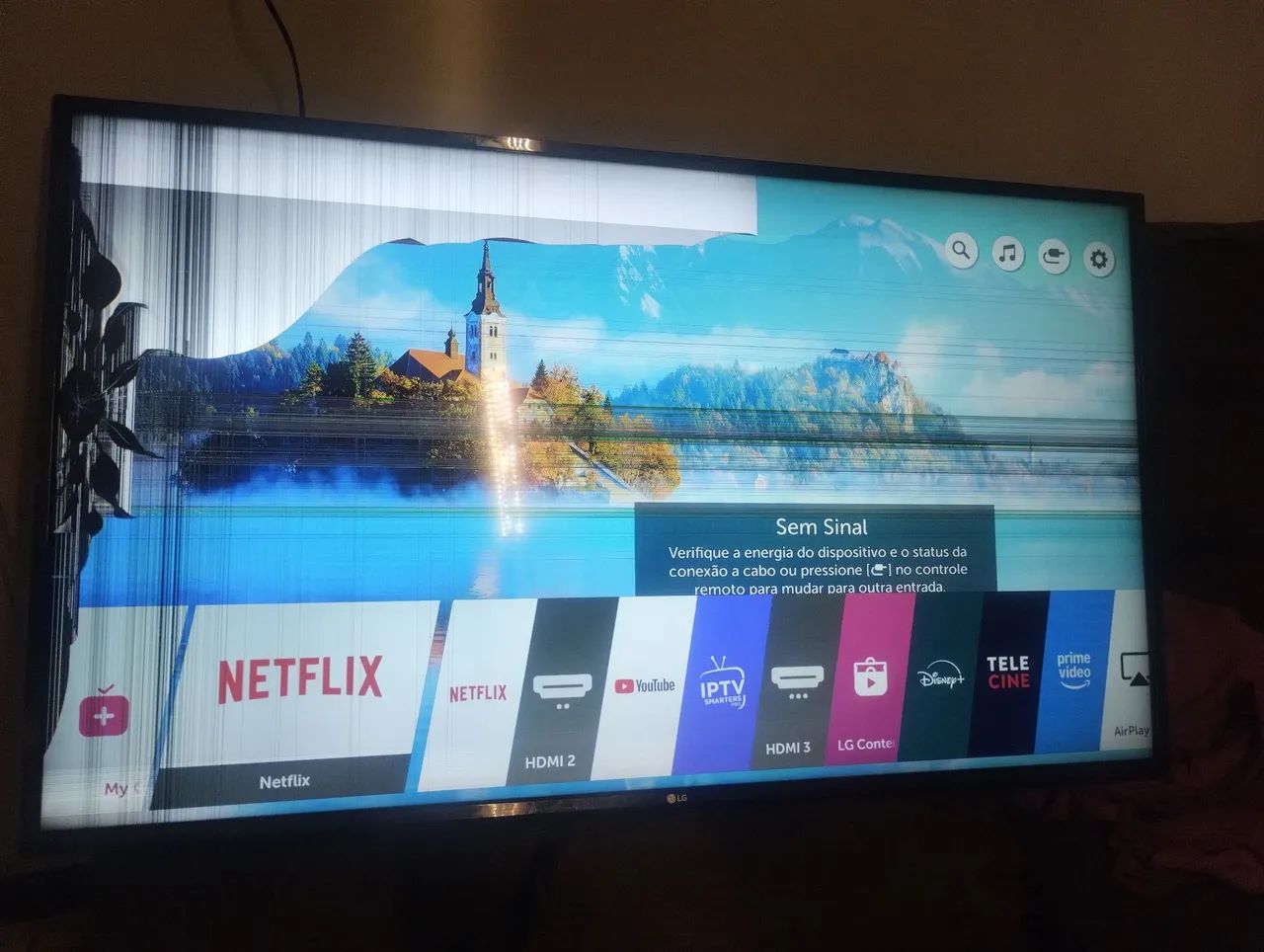 Tv LG 49 polegadas trinco no canto da tela 