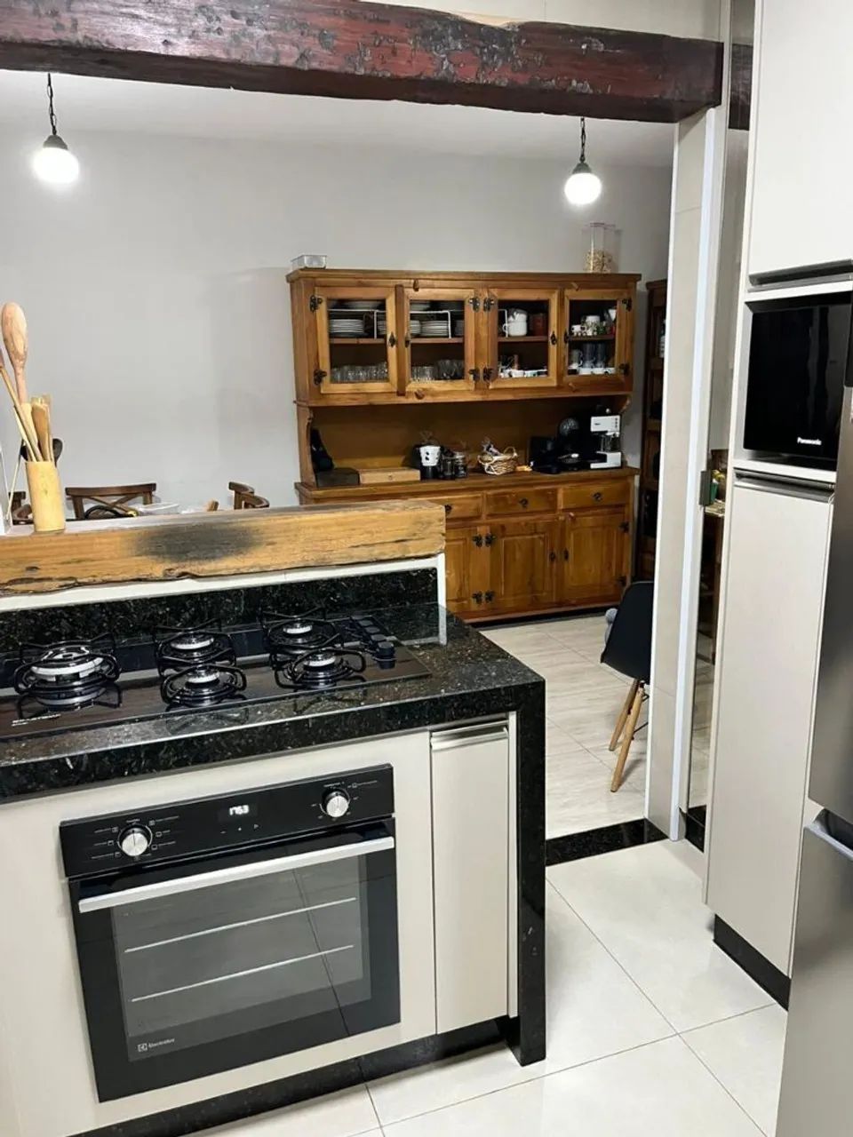 Elegância Rústica e Acabamento Perfeito: Uma Casa Única à Venda - Foto 3