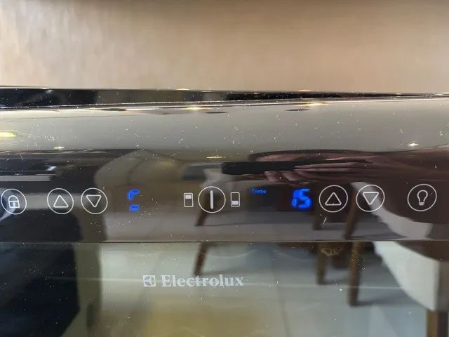  ADEGA ELECTROLUX ACD28 - 28 GARRAFAS - DUAL ZONE - Foto 5