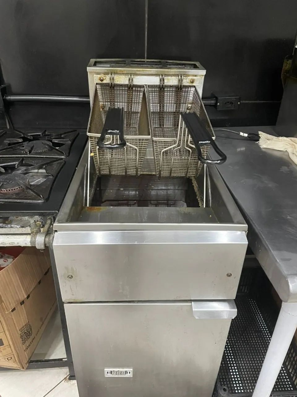fogão industrial e fritadeira em otimo estado - Foto 2
