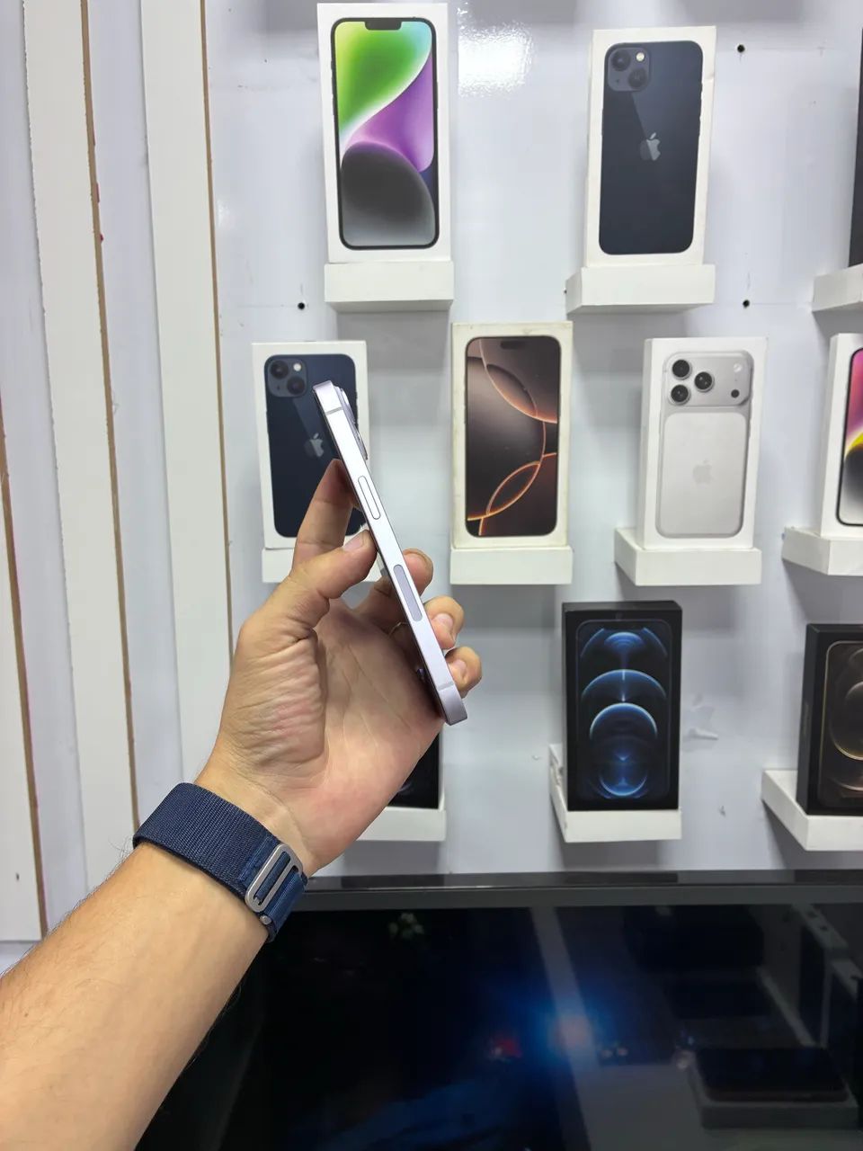 IPhone 14 - 128GB - Lilás  - Foto 2