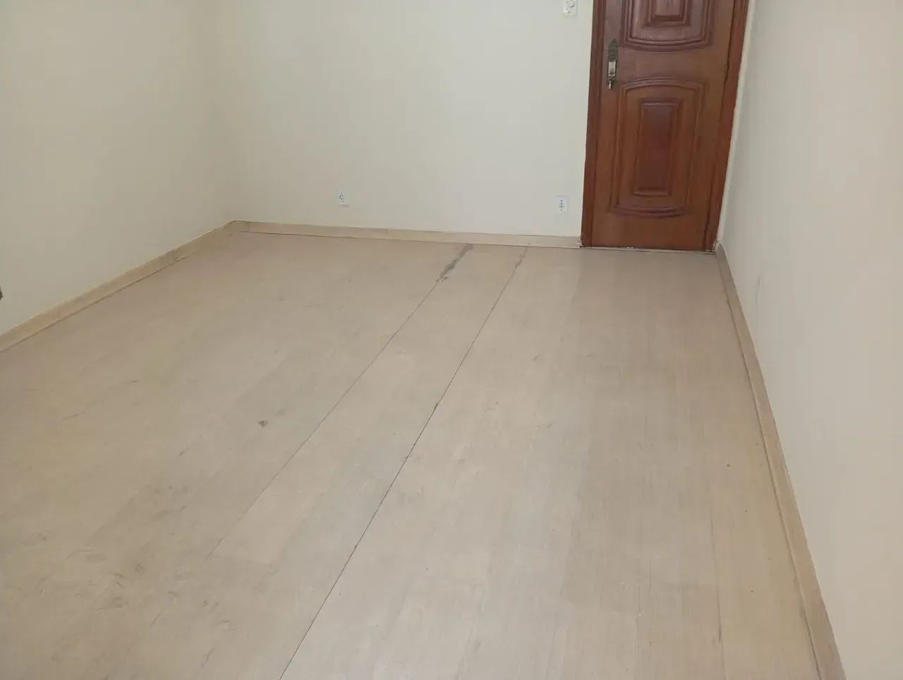 Ótima Localização, 2 quartos, 2 lances de escada - Foto 2