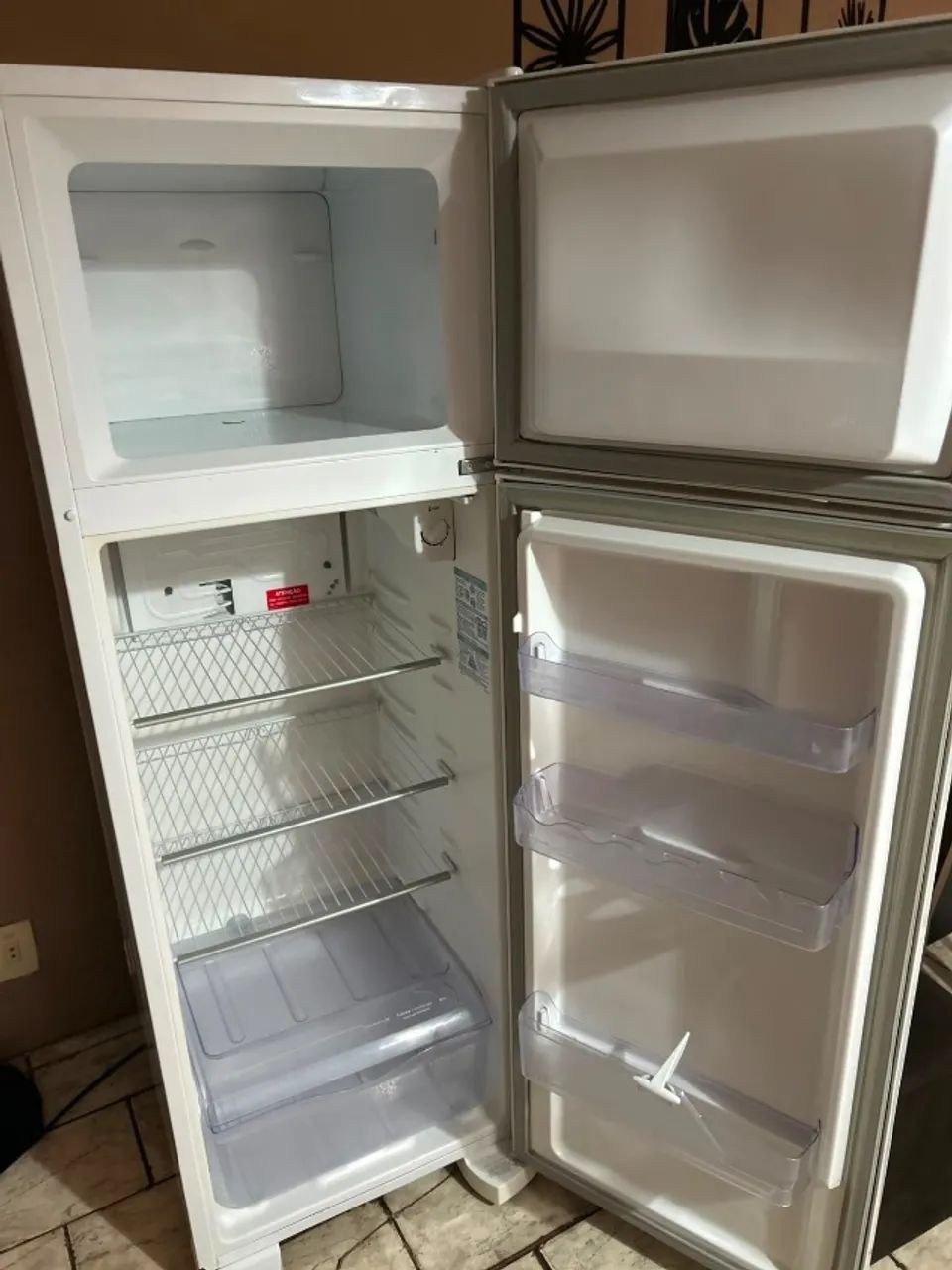 Geladeira cycle Defrost Eletrolux 260L - Foto 2
