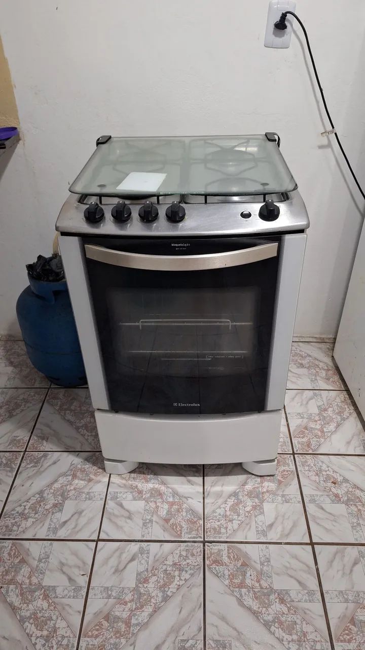 Vendo geladeira fogão rack e sofa - Foto 5