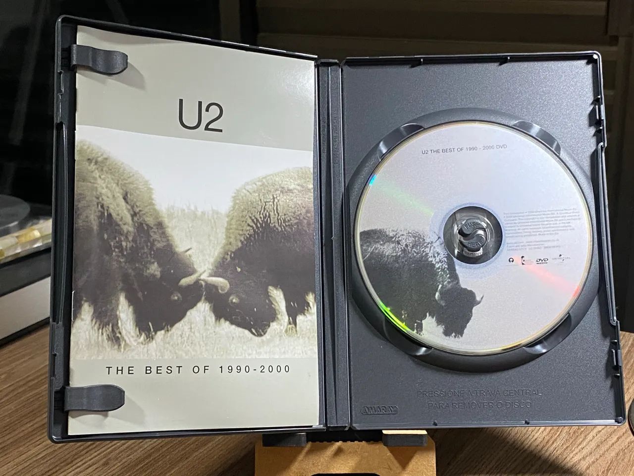 DVD U2 - The best of 1990-2000 - Com encarte original - Foto 3