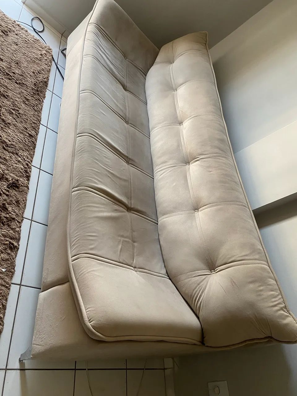 Vendo lindo sofá de 3 lugares  - Foto 2