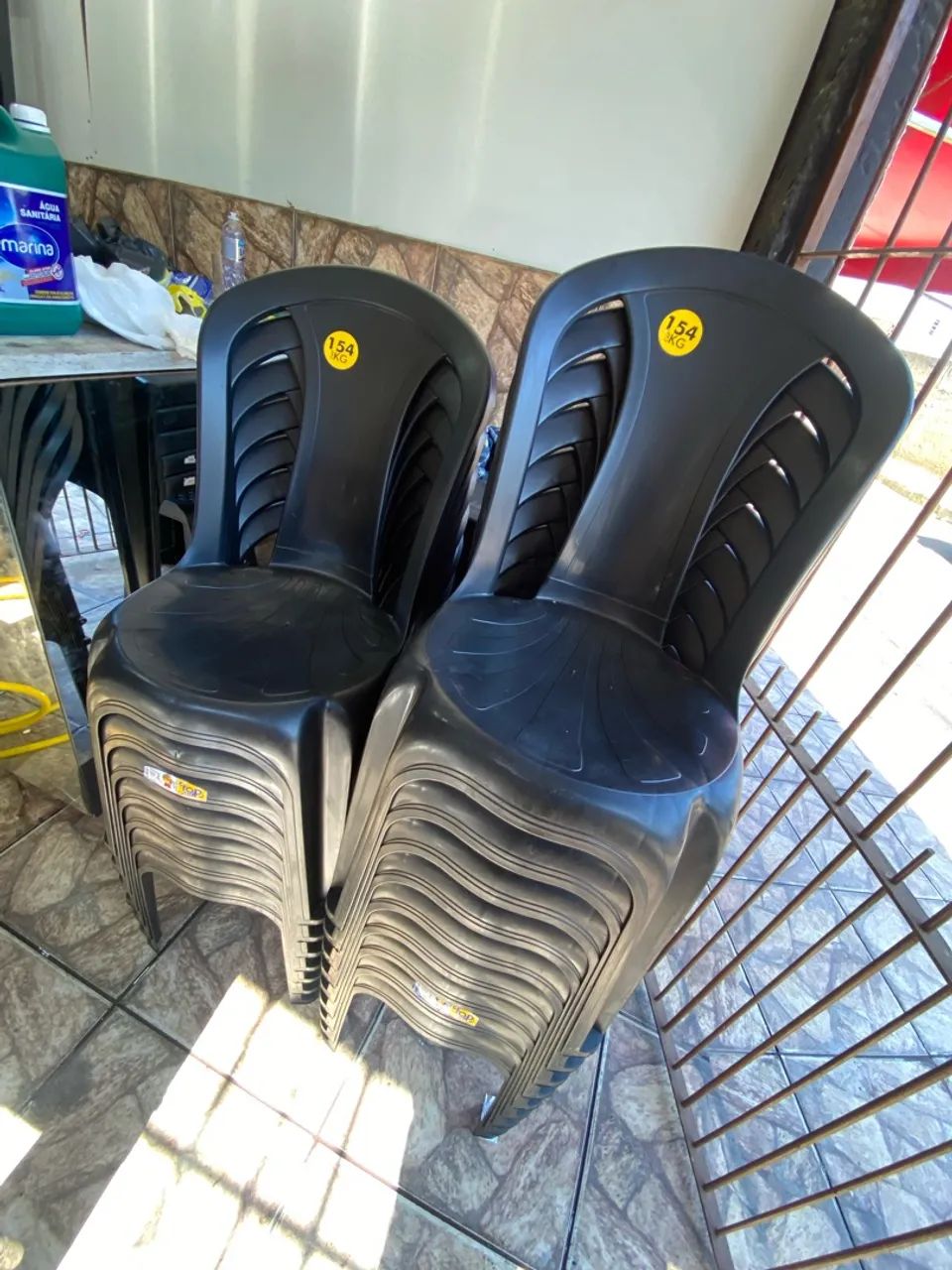 Mesa e cadeira de plástico reforçado preto 