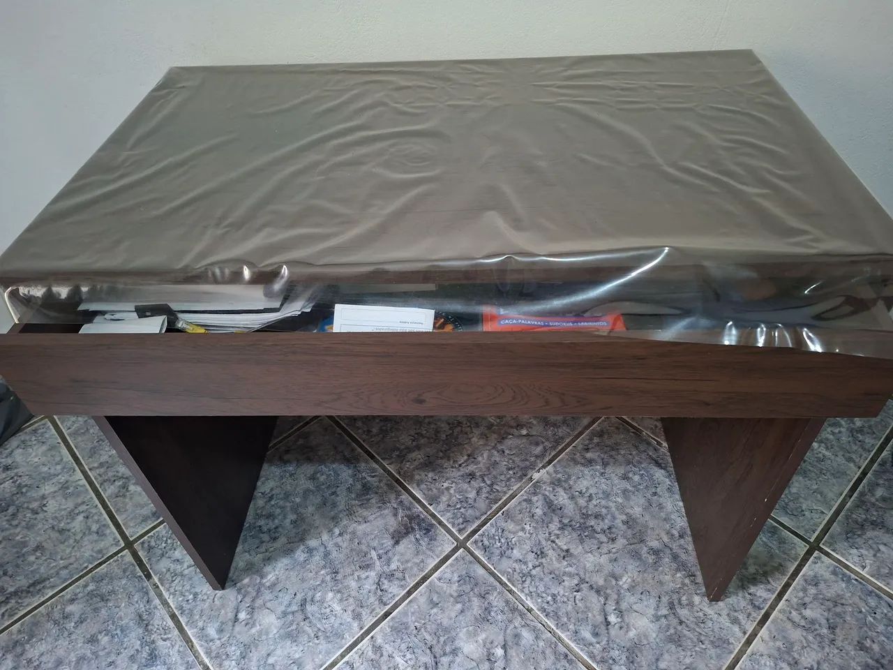 Mesa com 1 gaveta