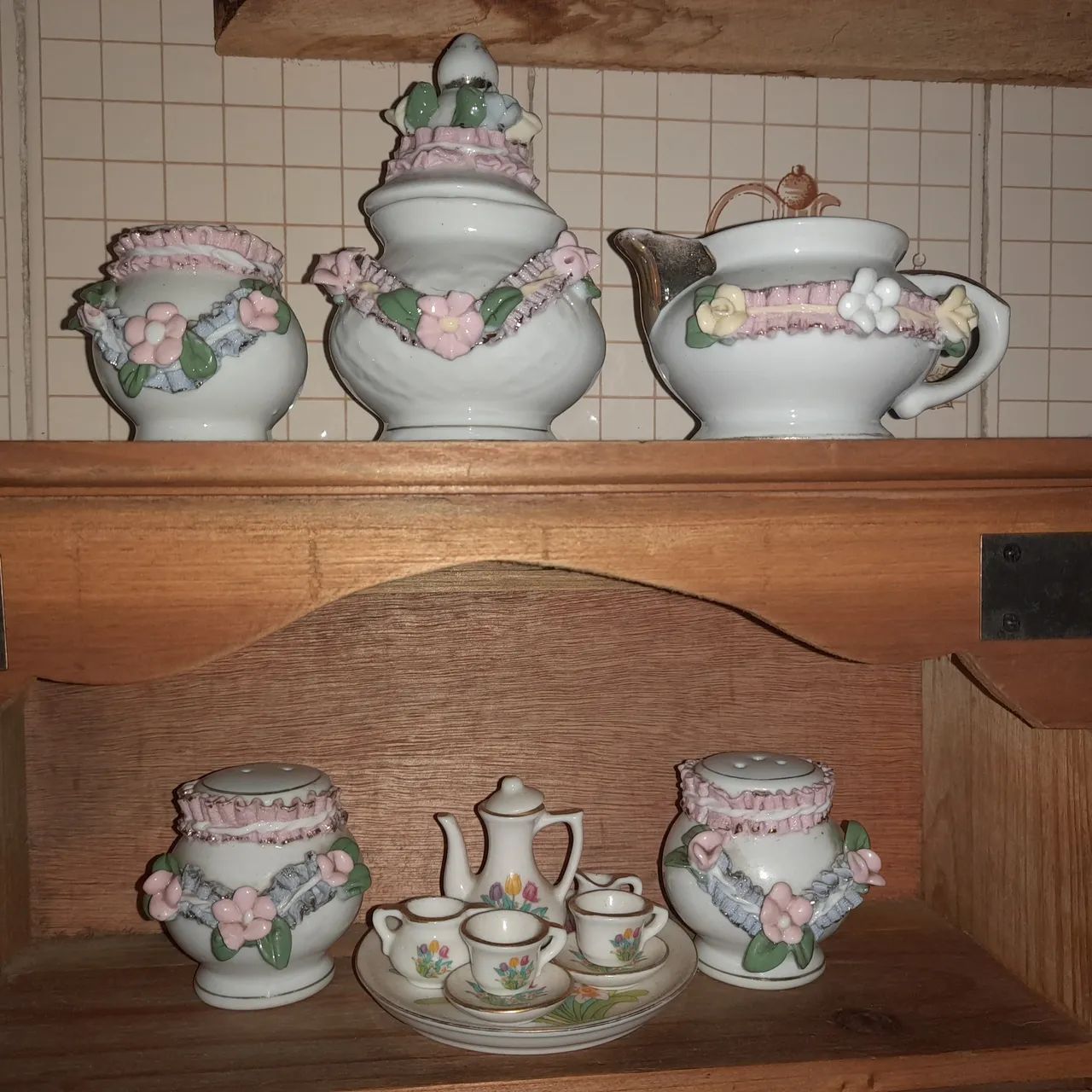 Conjunto porcelanas antigas
