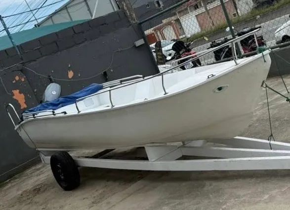 Lancha tipo Corisco com motor de 20hp e carretinha  - Foto 5