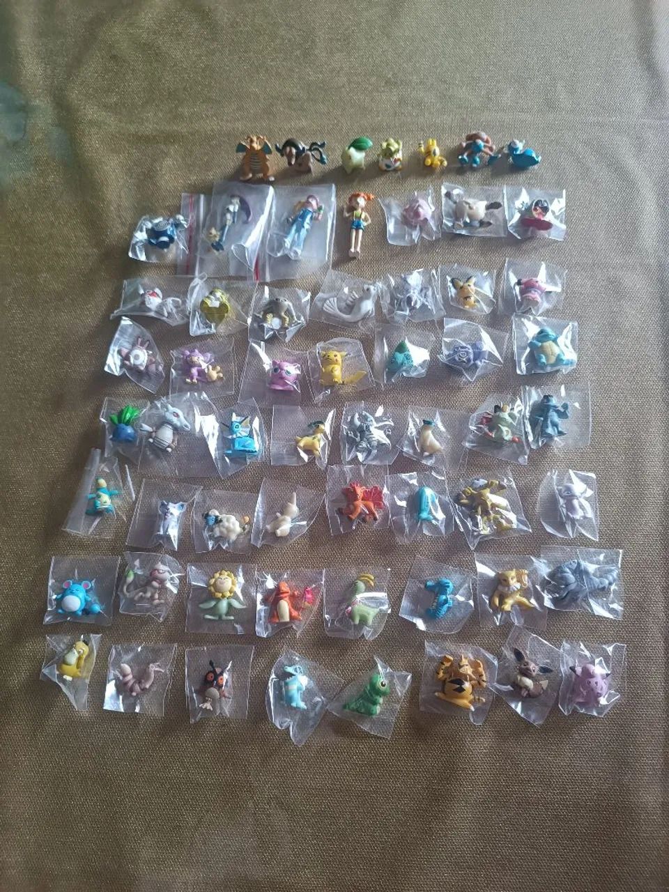 Coleção completa pokémon guaraná Caçulinha somente as 60 miniaturas  - Foto 2