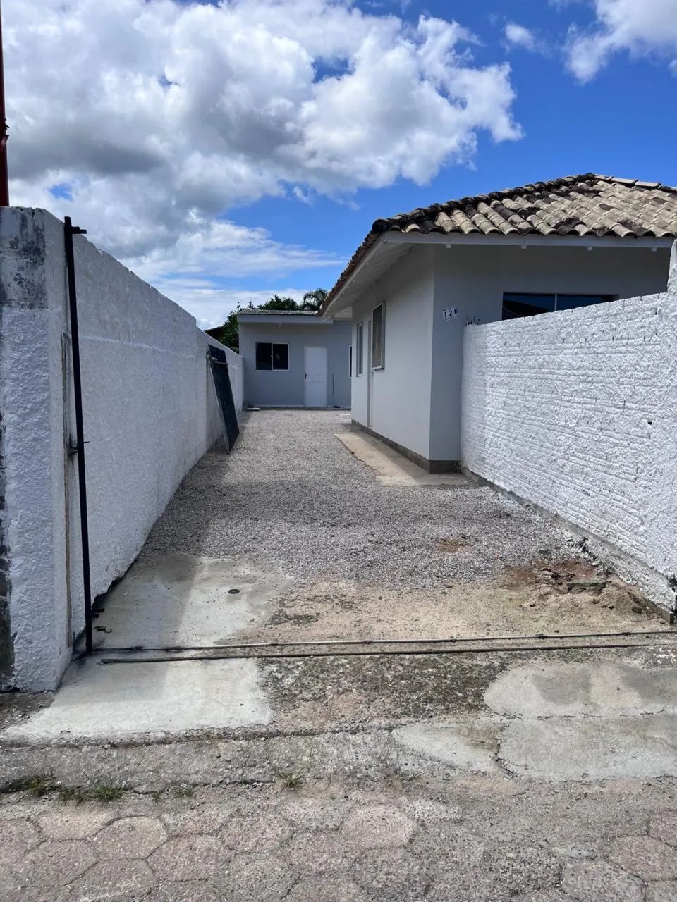 Alugo apartamento de 2 quartos