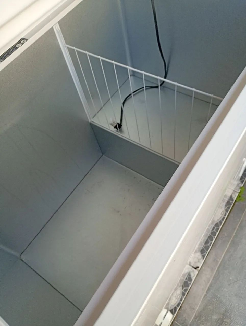 Vendo freezer reverse com pequenas avarias  - Foto 4