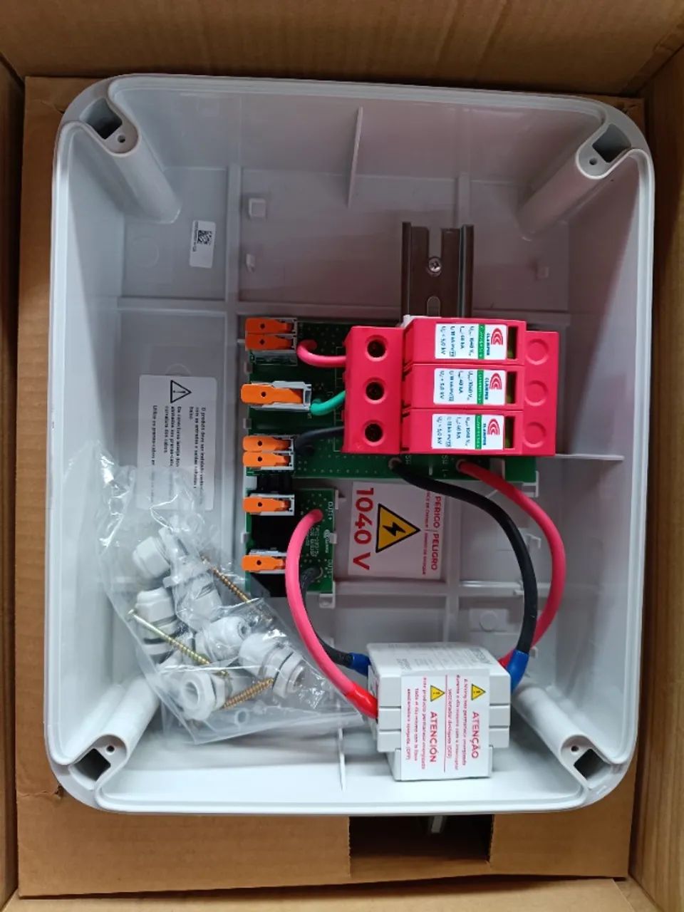 String Box Clamper Solar 1040V 20A 2E/1S Com Chave - Nova - Foto 4