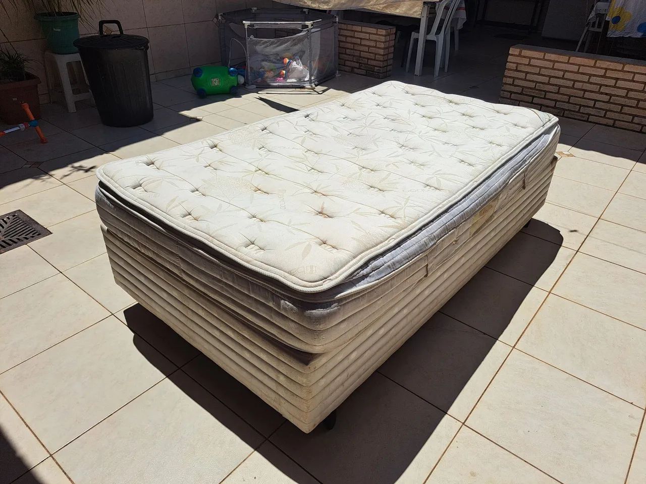 Vendo cama solteirão! 200$ - Foto 2