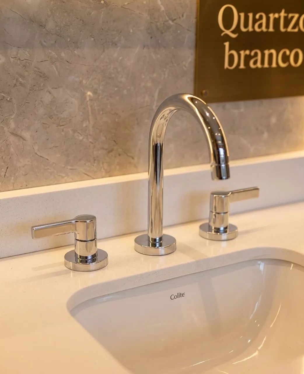 Pia quartzo branco 72x48