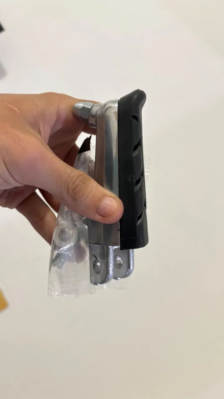 Vendo Pedaleira esquerda, retrovisor e manetes - Foto 4