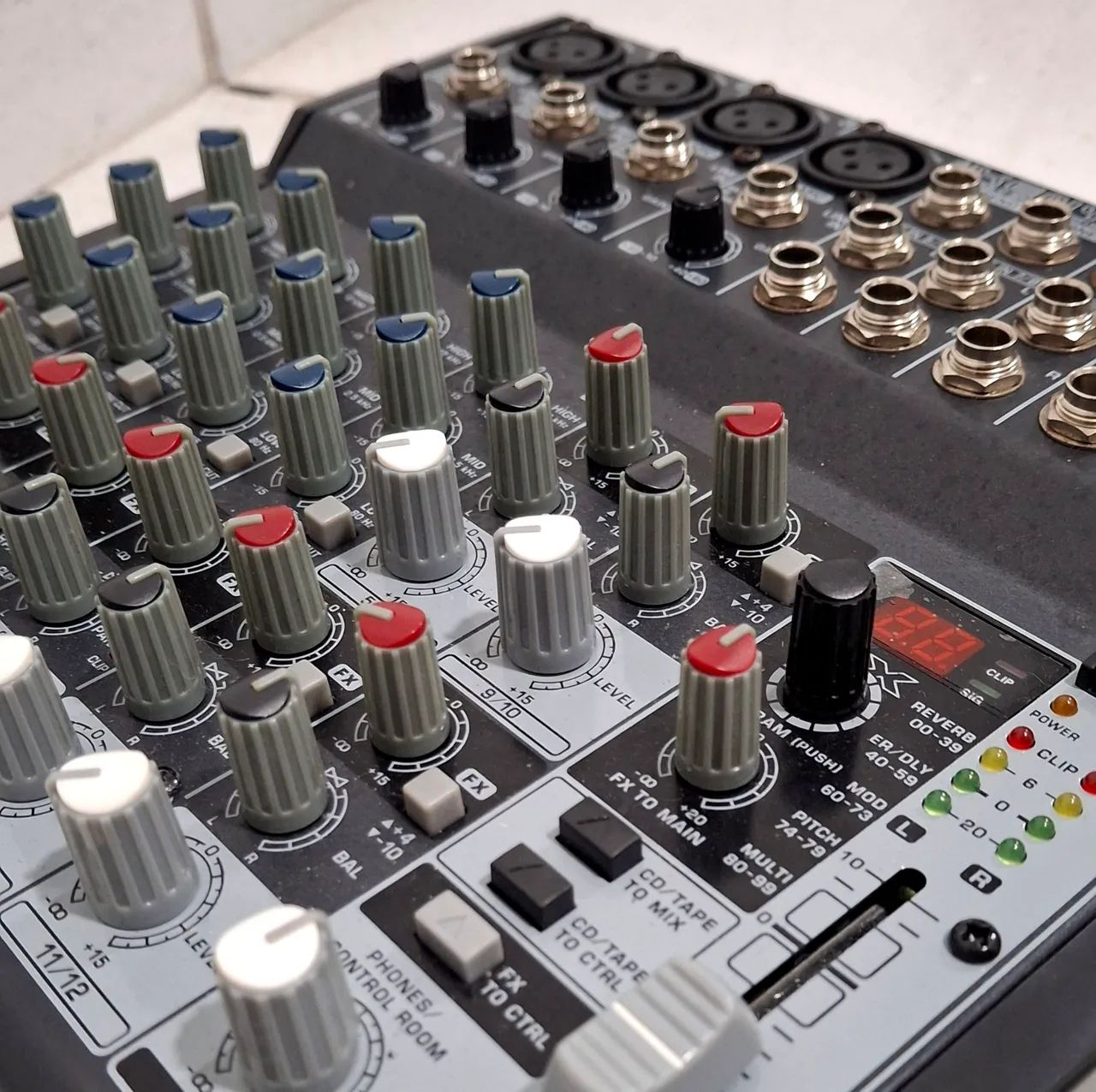 Mesa Behringer Xenix 1202 FX - Foto 2