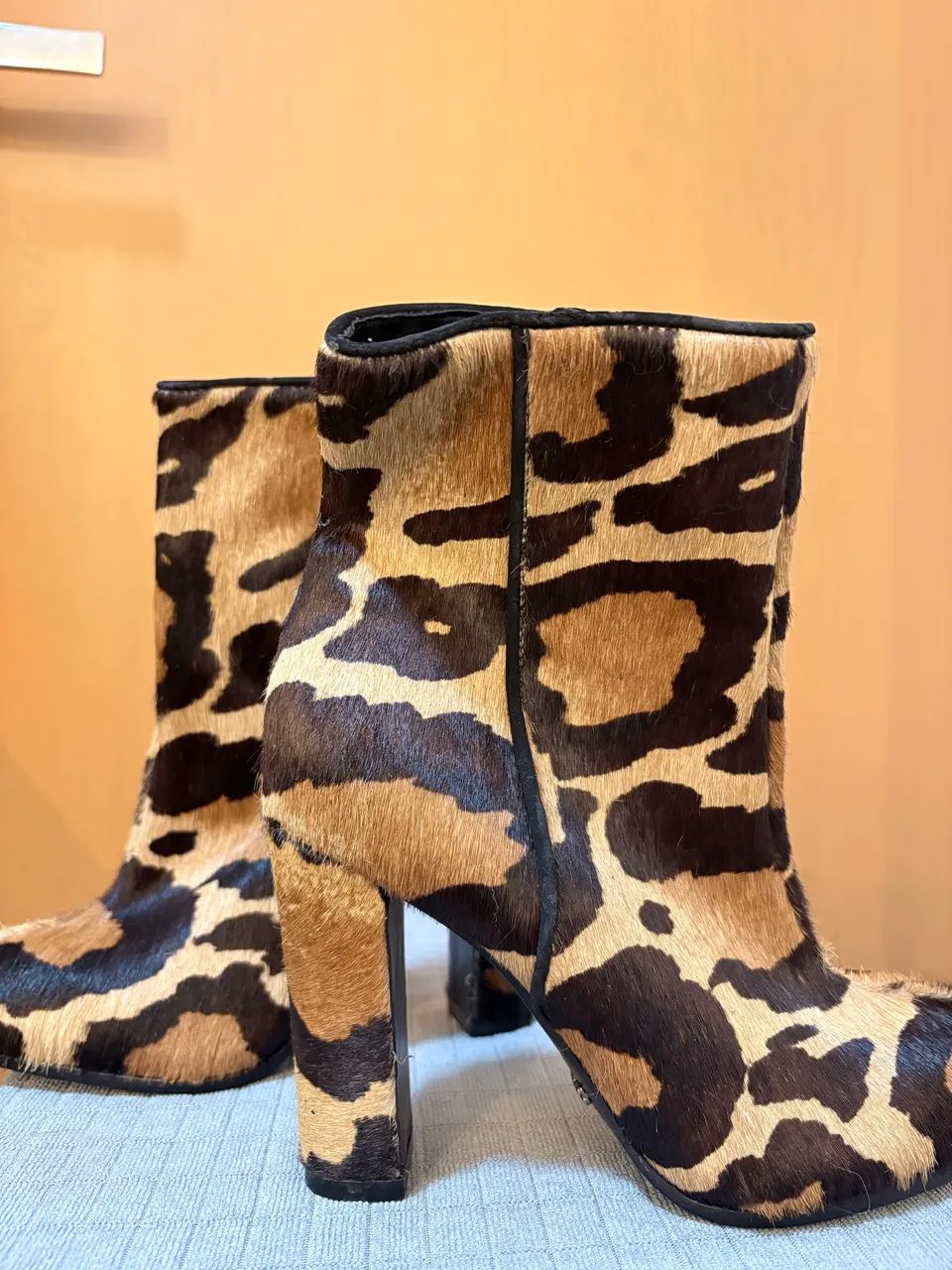 bota schutz onça 