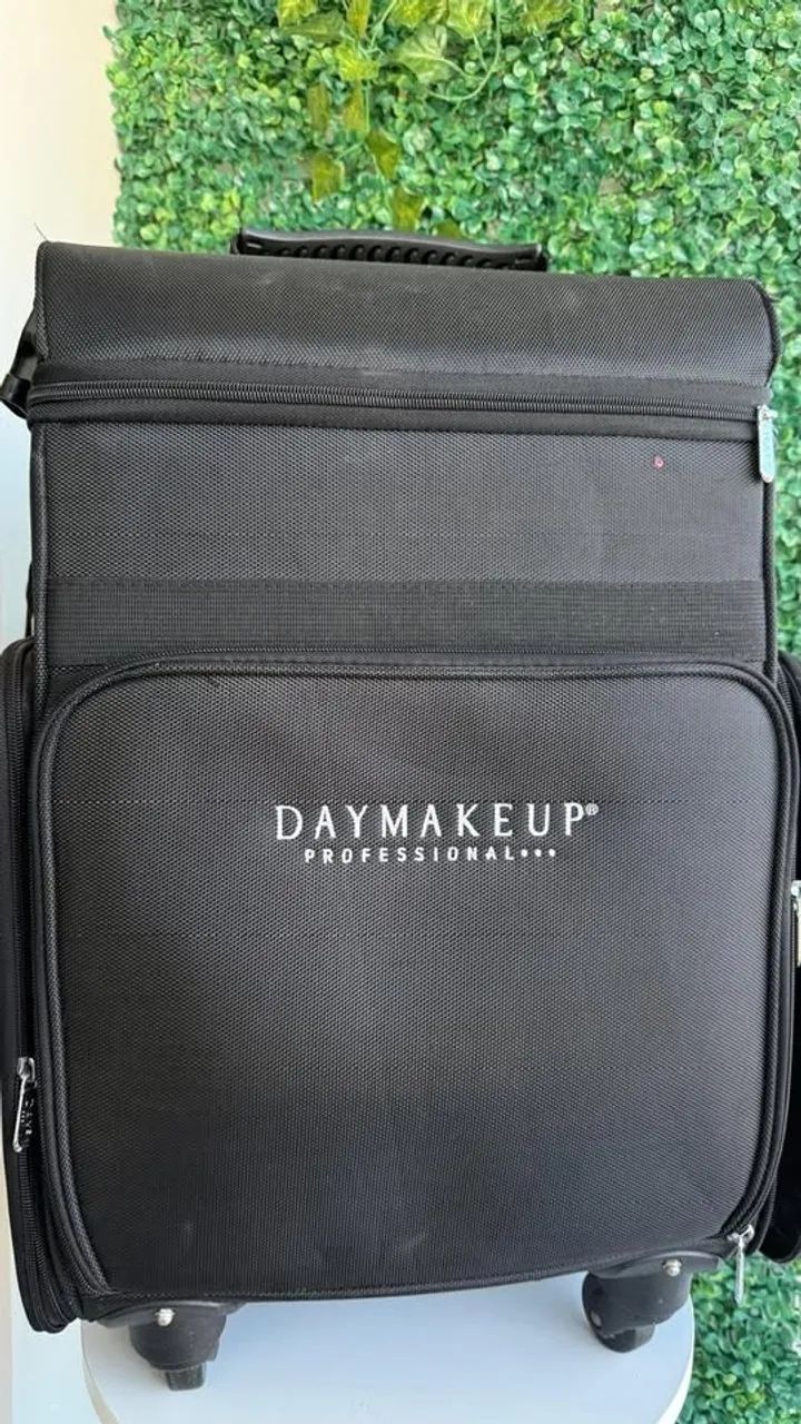 Maleta Profissional DayMakeup com Rodinhas - Excelente Estado - Foto 2