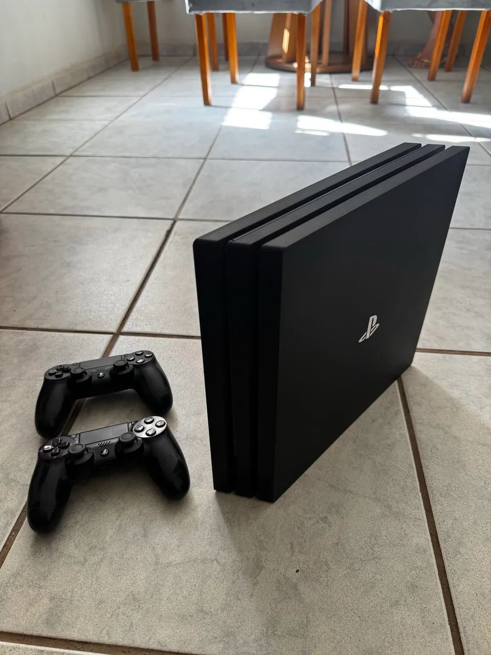 PS4 PRO 1TB - Foto 2