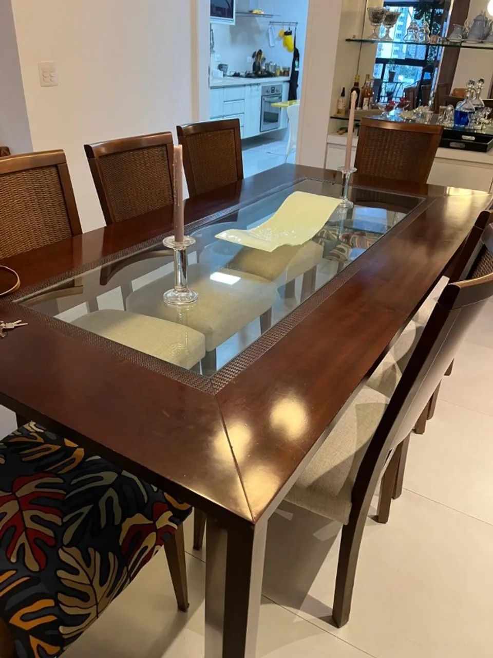 Mesa de madeira com tampo de vidro - SEM AS CADEIRAS - Foto 5