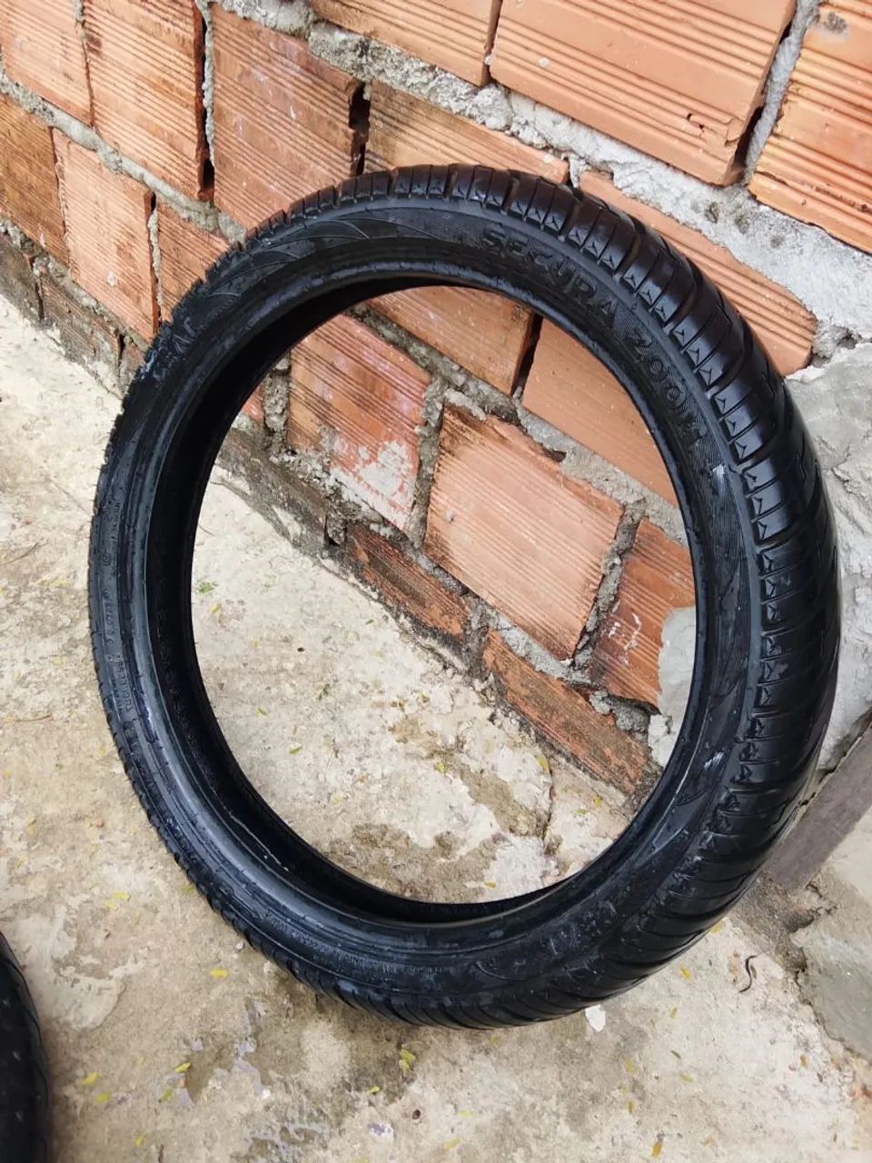 Pneus de moto semi novo de moto - Foto 4
