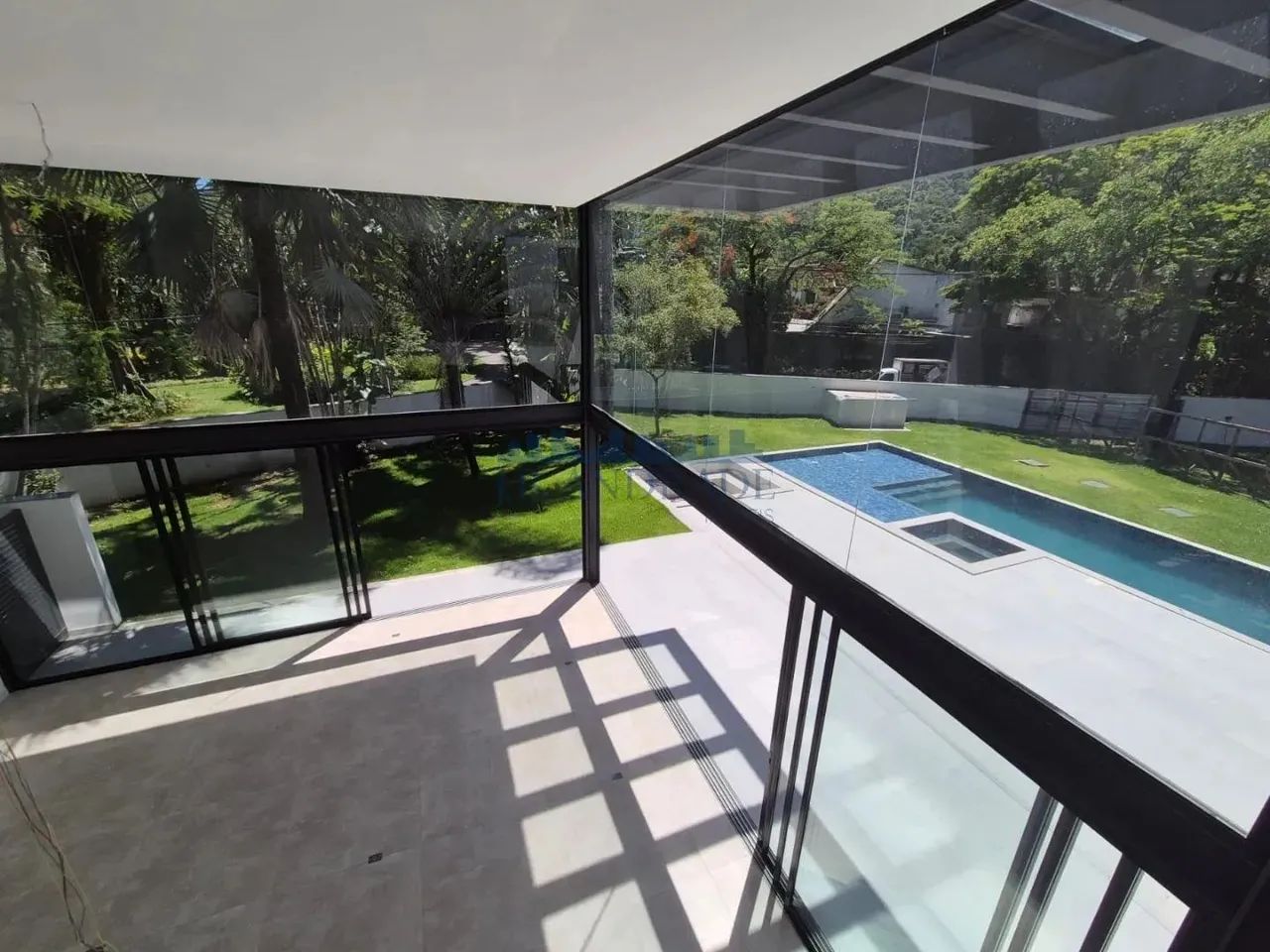 Mansão com 843m² em terreno de 1001m², vista Pedra da Gávea, 5 suites no Itanhangá - Foto 12