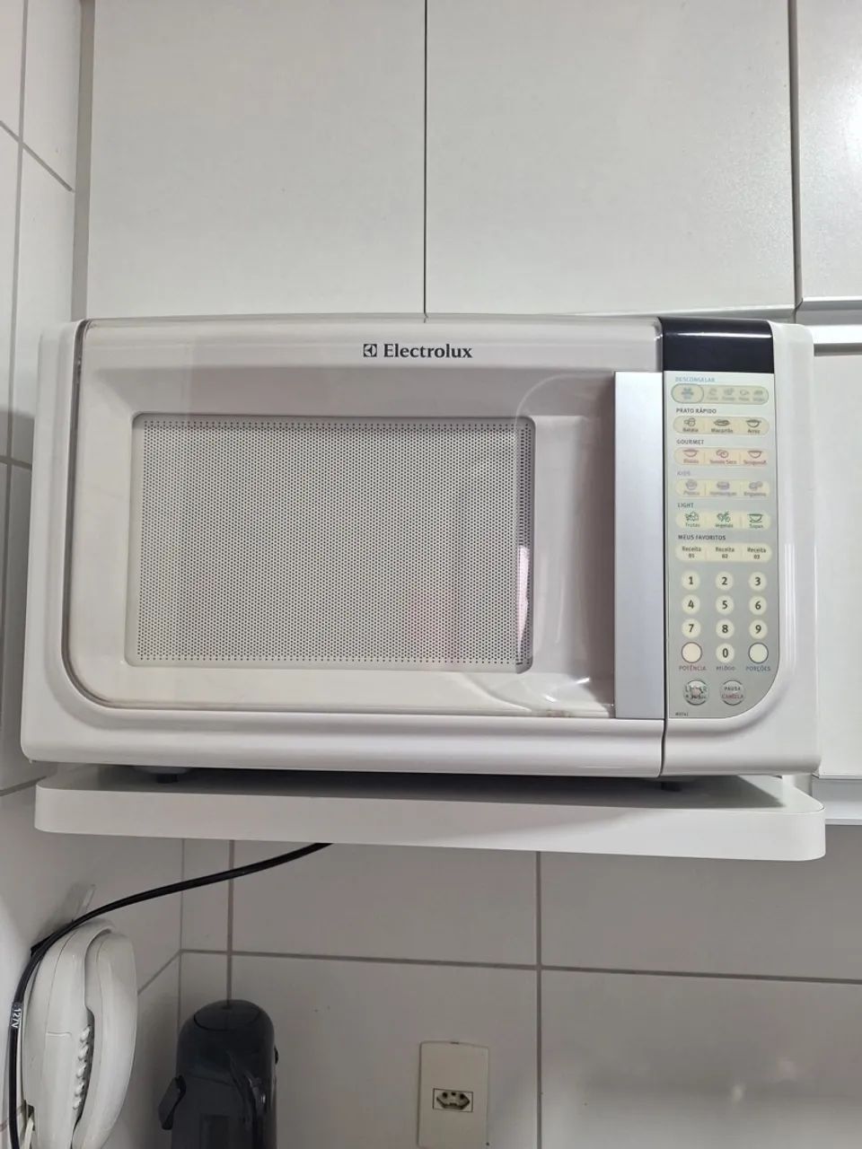 Micro-ondas Electrolux Branco - Funcionando Perfeitamente. 