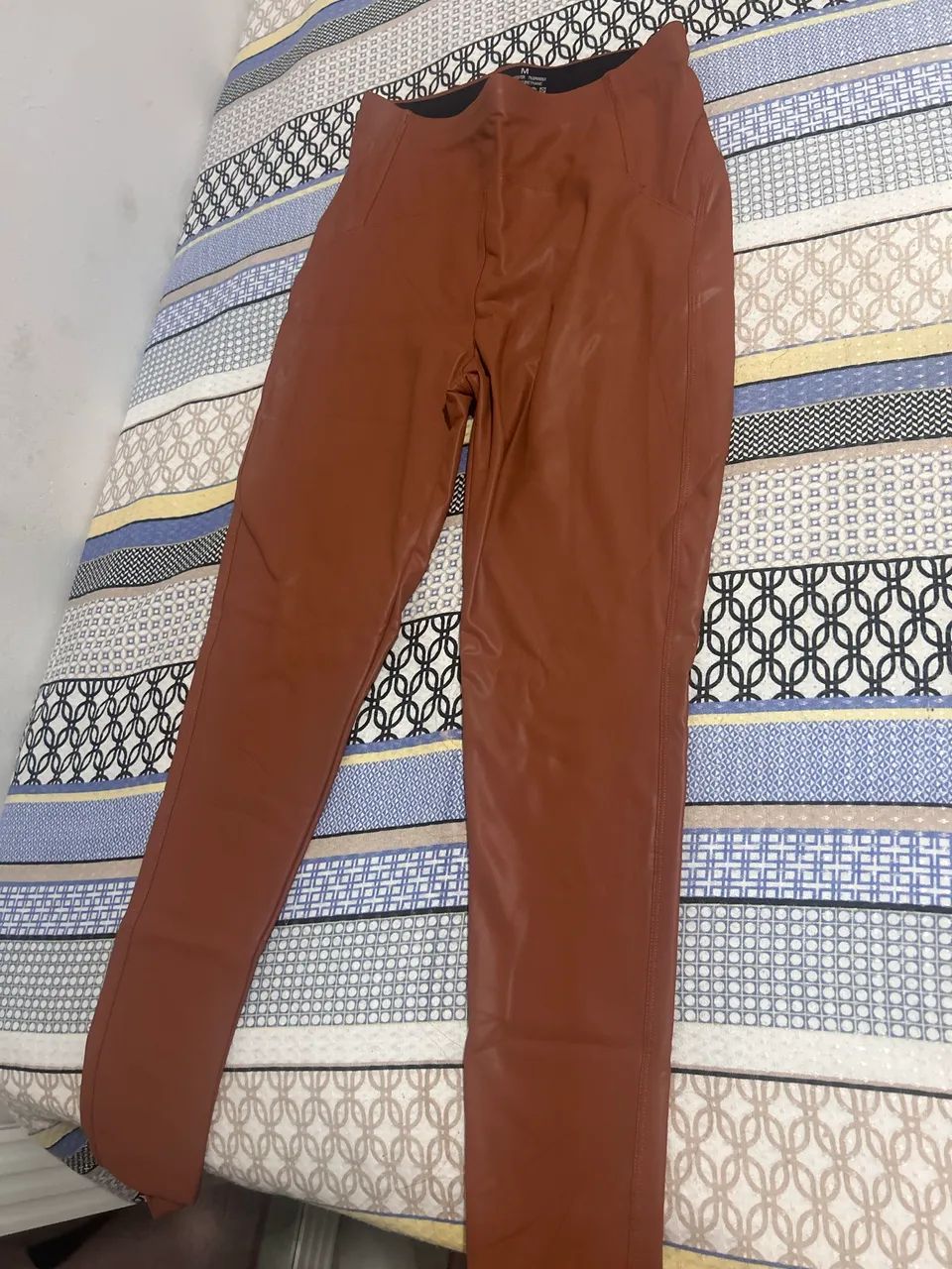 Calça em couro fake - Foto 2