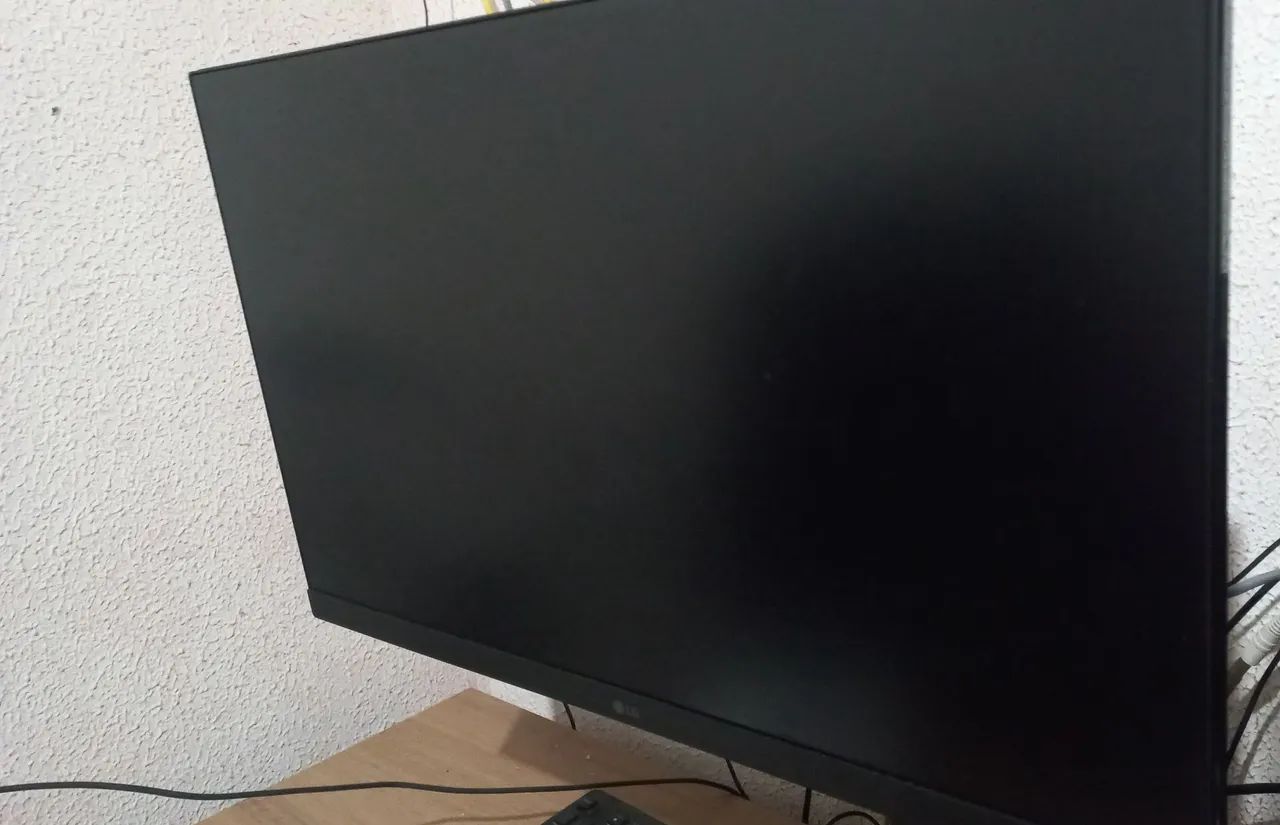 Monitor LG Ultraguear 24p 144hz 1ms - Foto 2