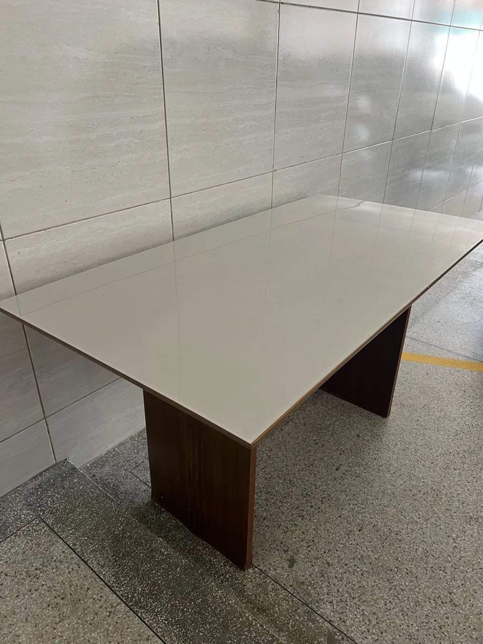 Mesa com vidro 