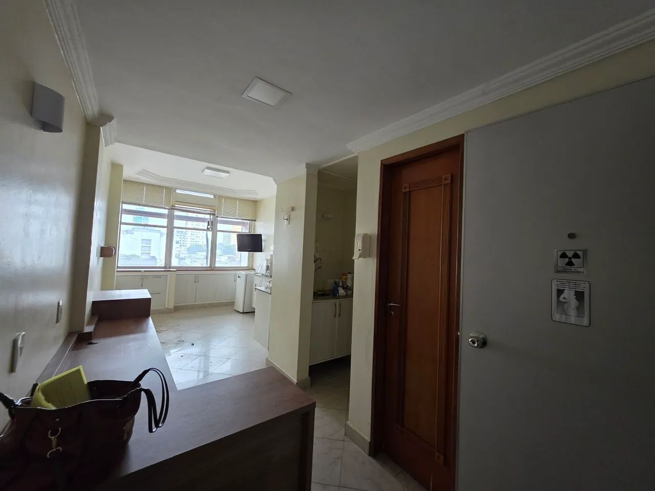 VENDO EXCELENTE SALA PALACIO DO COMÉRCIO  - FRENTE PRO TEATRO - 80MIL