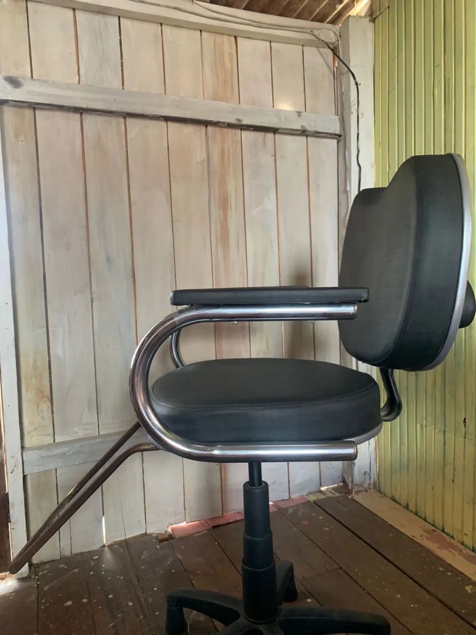Vende-se cadeira de barbeiro - Foto 2