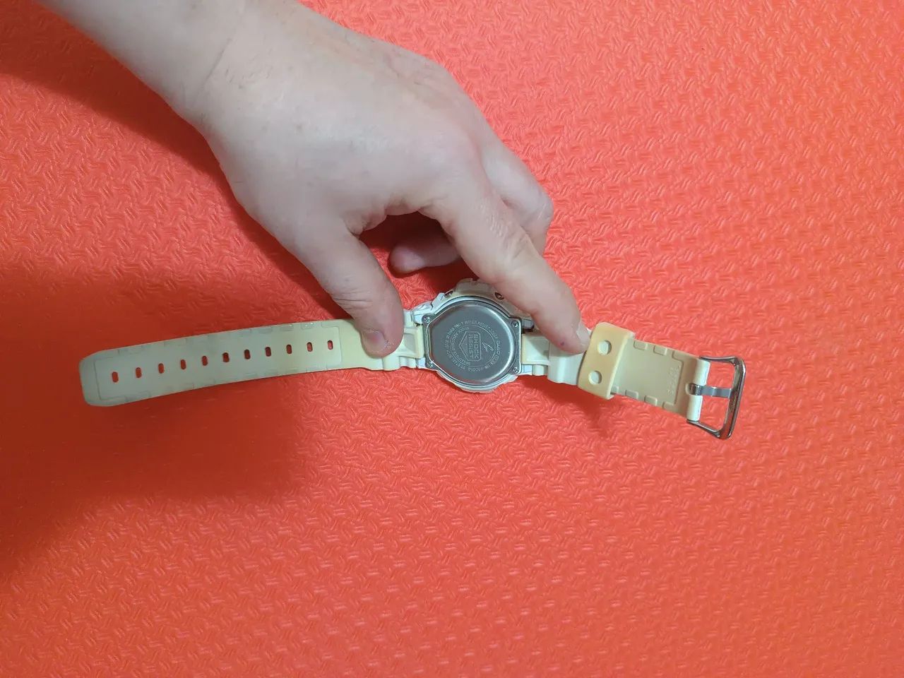 Relógio Casio de pulso original DW6900 NB cor branco  - Foto 3